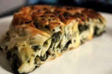 Ispanaklı Kol Böreği Tarifi ve Malzemeleri Ispanaklı Kol Böreği Tarifi ve Malzemeleri